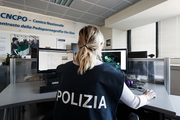 Pedopornografia, 5 arresti e 7 indagati nell’operazione di polizia “Dark Sever” a Torino