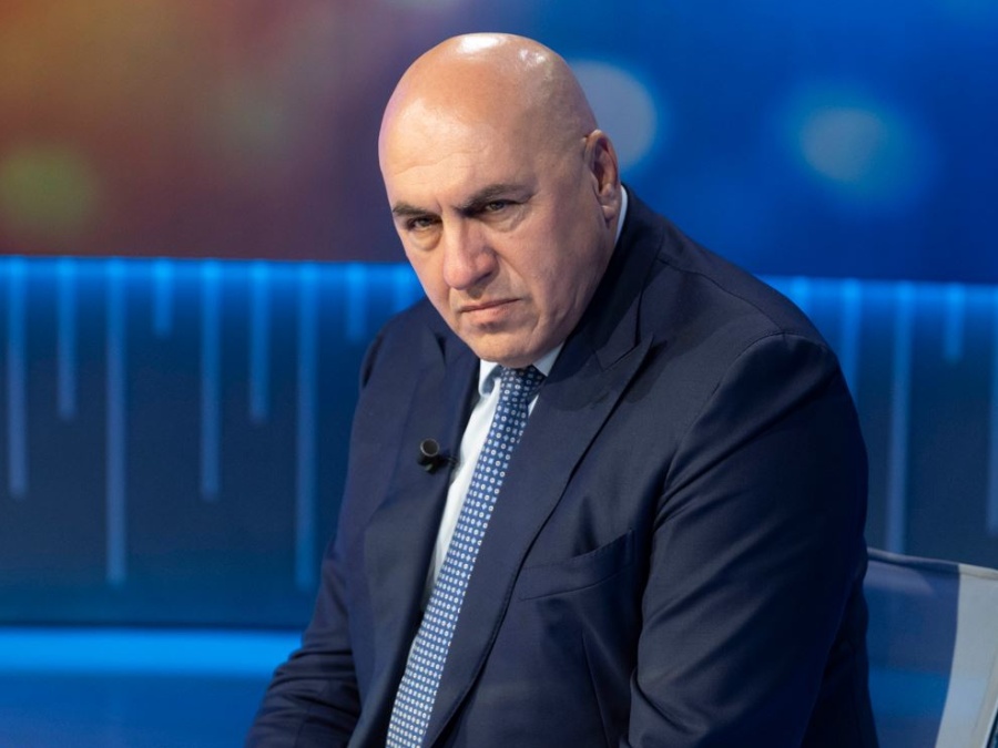 Tutti a fare di nuovo il militare, la proposta del ministro Guido Crosetto fa discutere e “litigare”