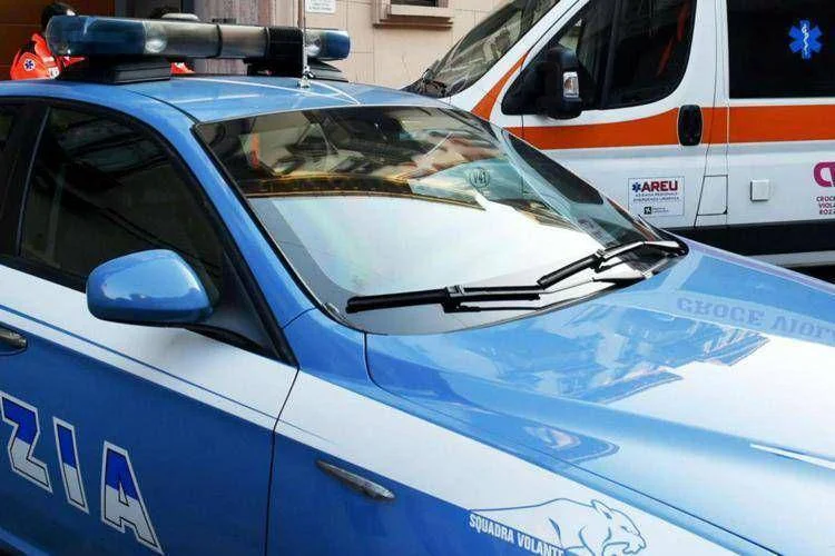 Aggredita da un 27enne che la seguiva da ore, salvata da un passante, arrestato nega tutto