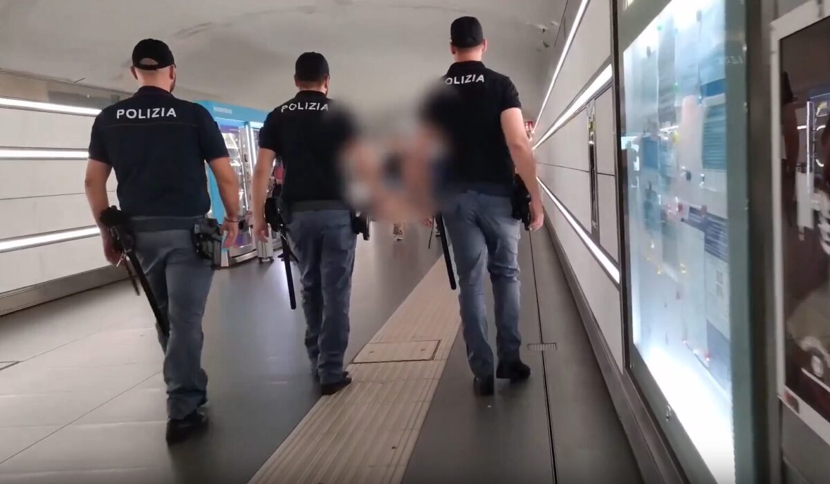 Modella aggredita in un treno, denunciato un 26enne, “nessuna mi ha aiutata, stavano tutti fermi a guardare”