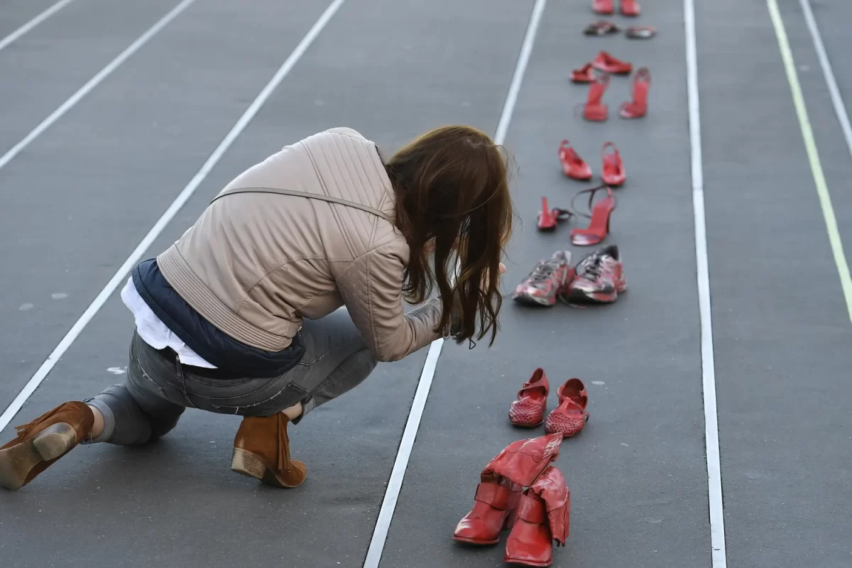 Siamo ancora nel Medioevo, violenza sulle donne: un maschio su 5 pensa di aver ragione