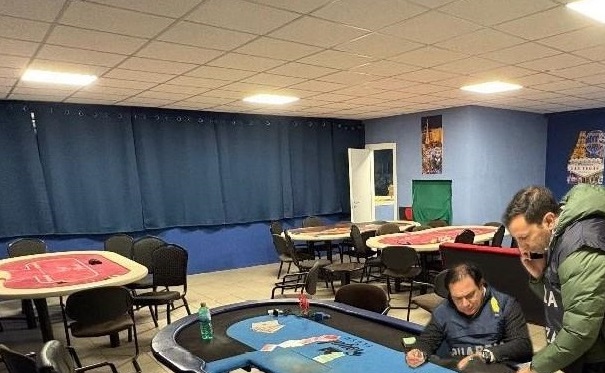 “Regalo di Natale”, l’operazione della guardia di finanza che a Viareggio ha scoperto una bisca clandestina