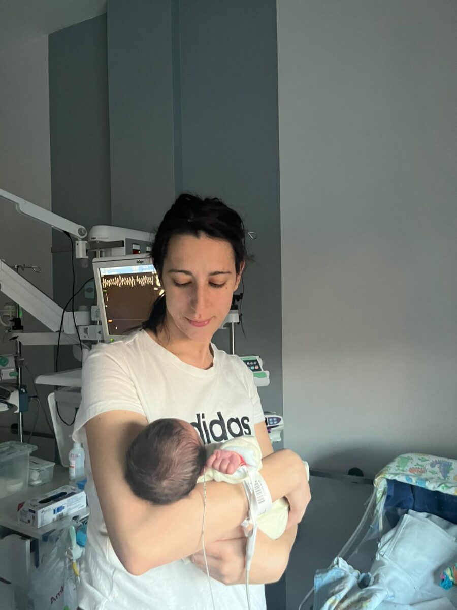 Operata per un tumore al cervello in gravidanza, salvi mamma e figlio