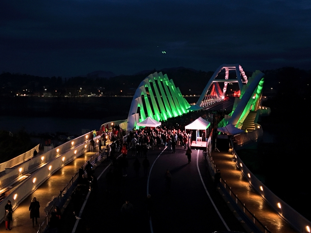 Inaugurato il nuovo ponte sul fiume Serchio, un’imponente opera di grande ingegneria e architettura
