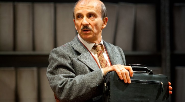 “Qualcosa è andato storto”, al via il nuovo tour teatrale di Carlo Buccirosso