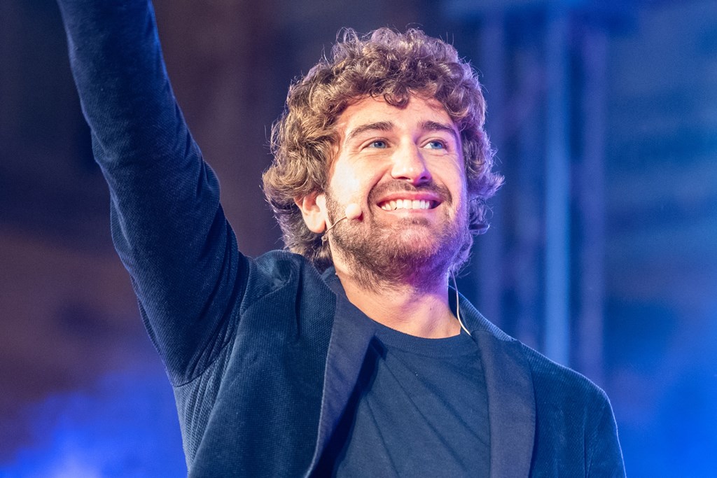 Alessandro Siani e il suo nuovo show “Fake News”, nei principali teatri italiani e non solo