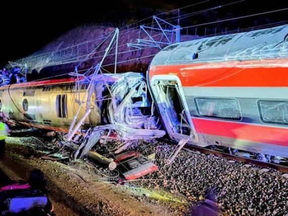 Due treni alta velocità deragliano in Spagna,  39 morti e molti feriti
