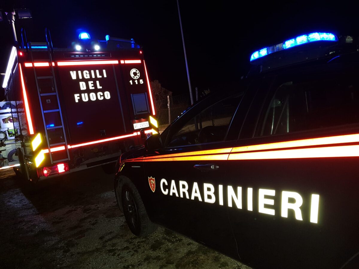 Auto in fiamme nella notte ad Altopascio, in provincia di Lucca, residenti sotto choc per l’inquietante episodio