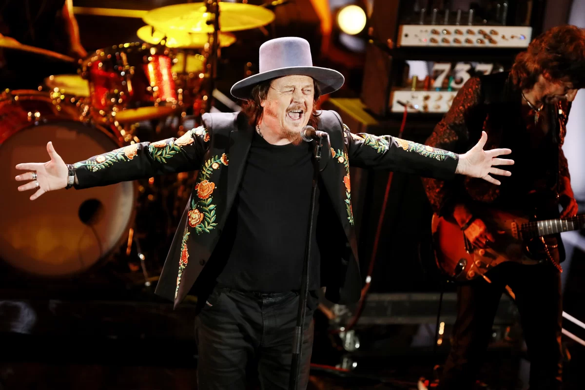 “Lucca summer festival 2026”, ci sarà anche lo show di Zucchero sul palco delle mura