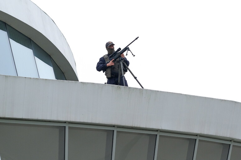 “Safari umani”, indagato un 80enne che pagava per andare a sparare contro esseri umani a Sarajevo