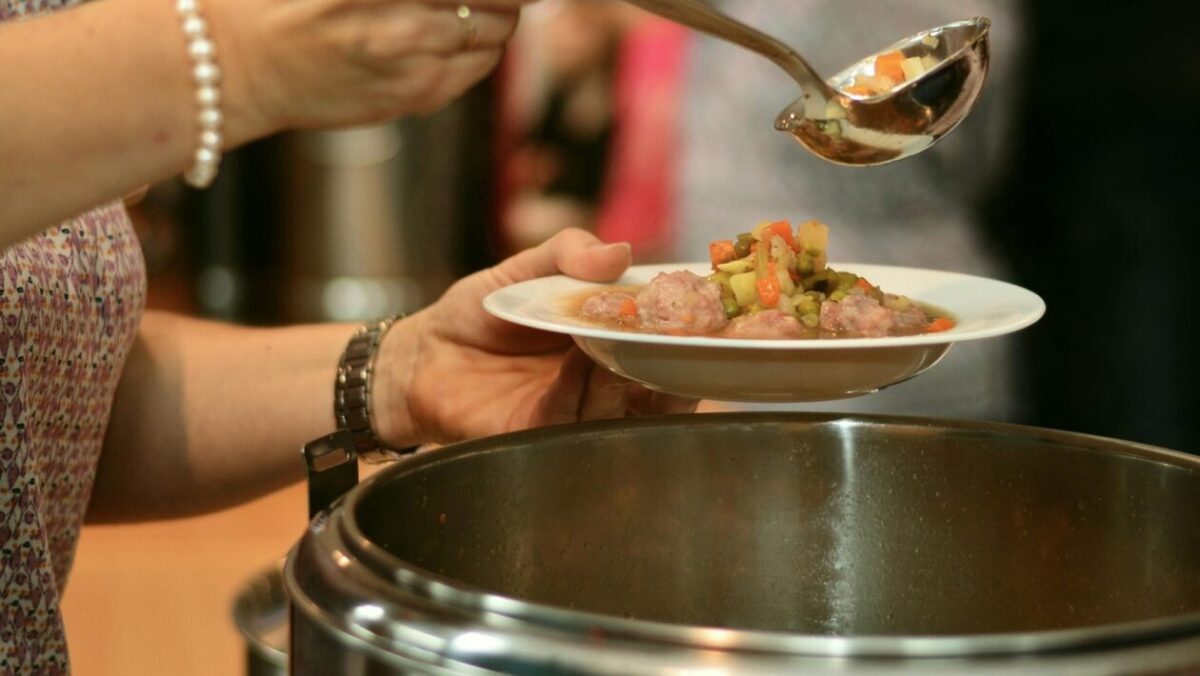 “C’è un topo nella minestra”, shock in una scuola: intervento urgente di Nas e Asl