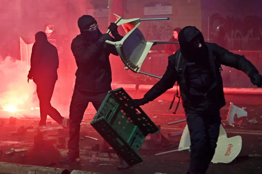 Torino, dalla protesta alla guerriglia: arresti, feriti e lo scontro politico dopo gli scontri per Askatasuna