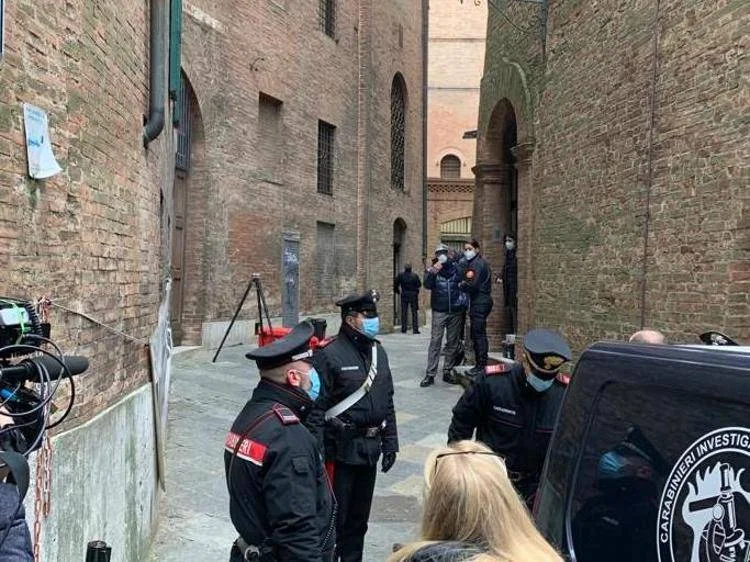 David Rossi, perizia su lesioni al volto, il legale della vedova: “Non fu suicidio ma omicidio”