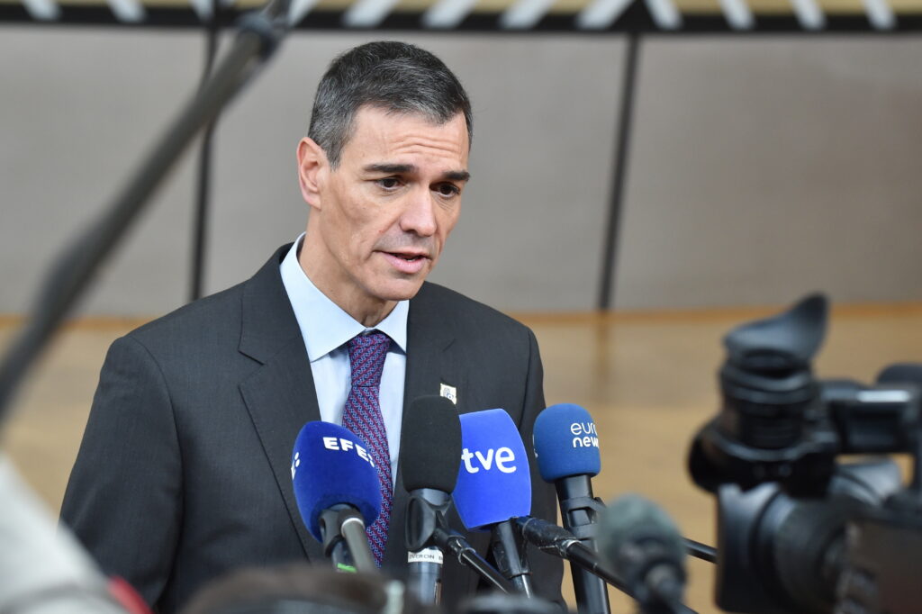 Sánchez contro Trump, il “No alla guerra” che isola la Spagna ma spariglia le carte in tavola dell’Ue