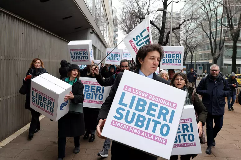 Morta in Toscana Libera, suicidio assistito con dispositivo a comando oculare per la donna