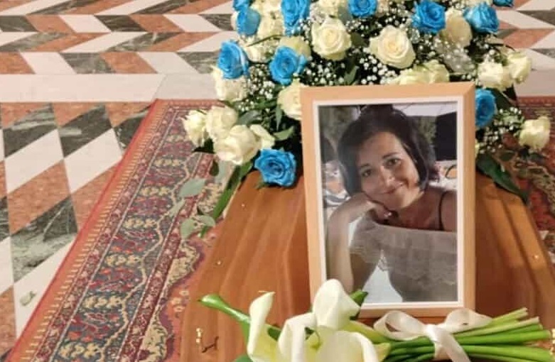 Lacrime, dolore e commozione: l’ultimo saluto di Messina a Daniela Zinnanti