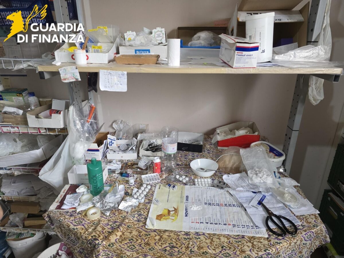 Blitz della guardia di finanza a Campi Bisenzio, scoperto un falso ambulatorio di un finto medico