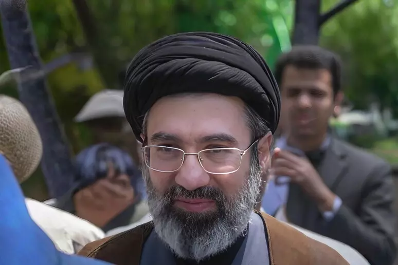 Iran: Mojtaba Khamenei, il falco della teocrazia e alleato dei pasdaran