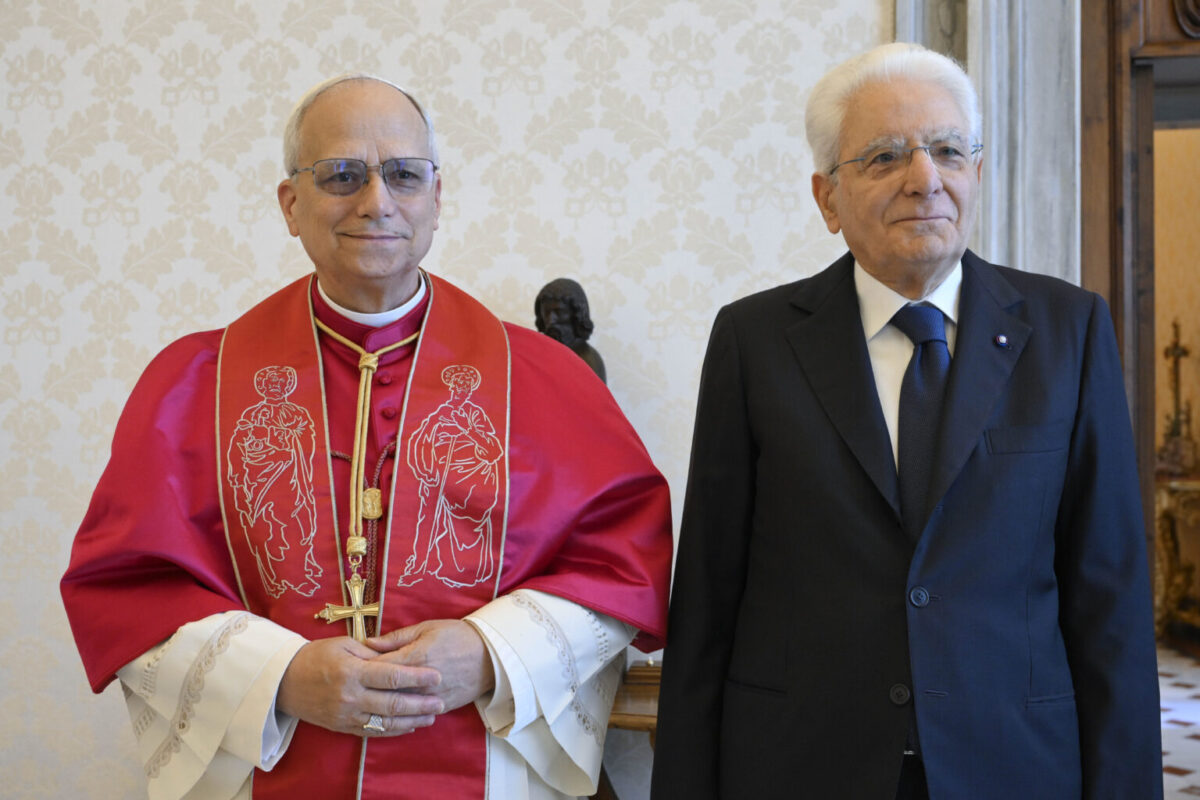 Mattarella e gli auguri di Pasqua al Papa: “Si recuperino ragioni del dialogo e moderazione”
