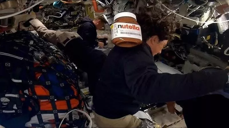 Nutella nello spazio: il barattolo che fluttua nella capsula Orion diventa virale