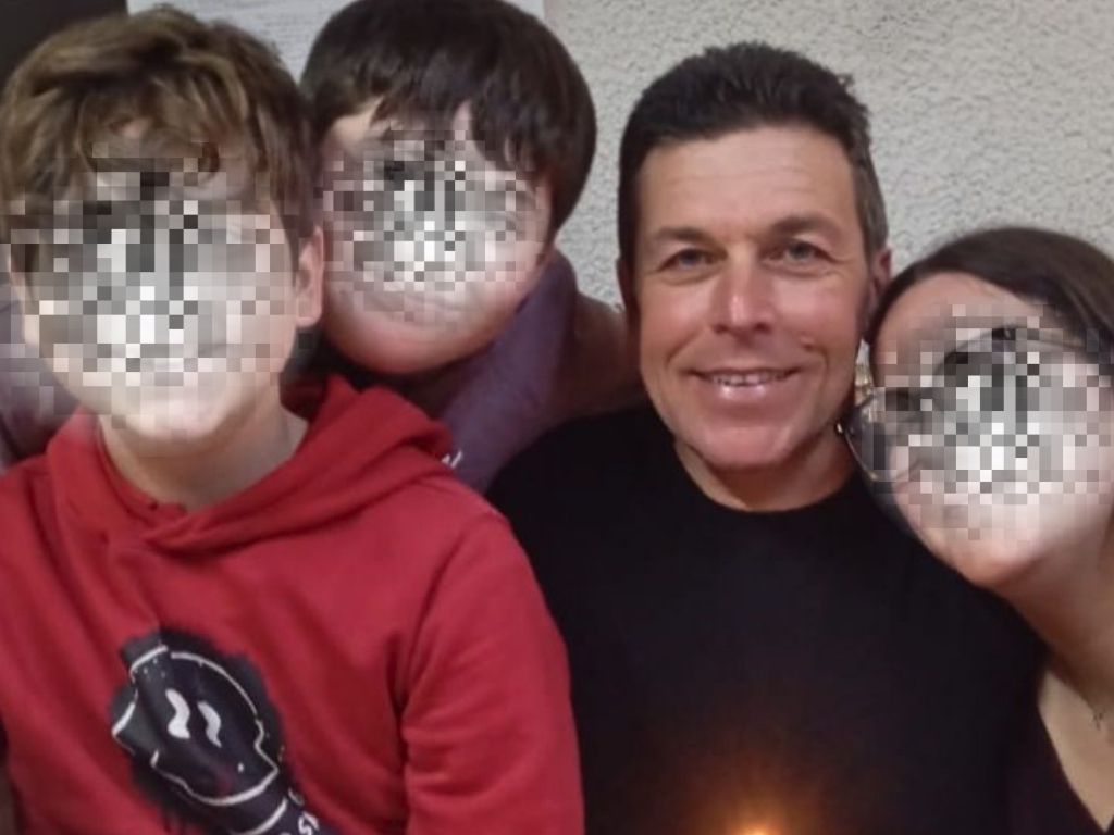 “Babbo, alzati ti prego”: la tragedia di Massa in un mondo silurato da odio e violenza