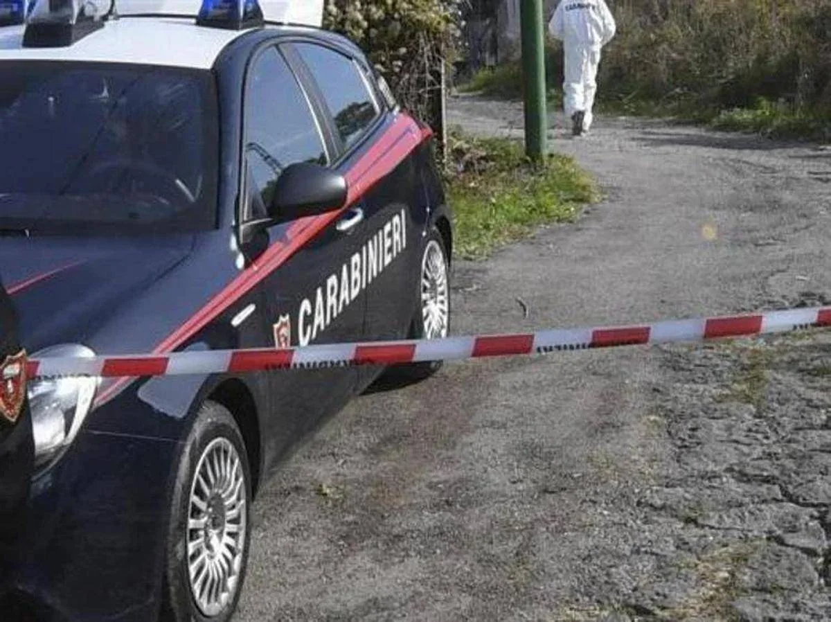 Lucca, abbandono e deposito incontrollato di rifiuti, i carabinieri sequestrano un sito e denunciano un uomo