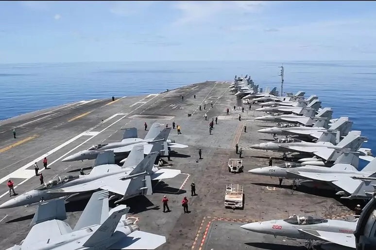 Gli Usa hanno schierato la portaerei “Nimitz” nei Caraibi, tensione alta