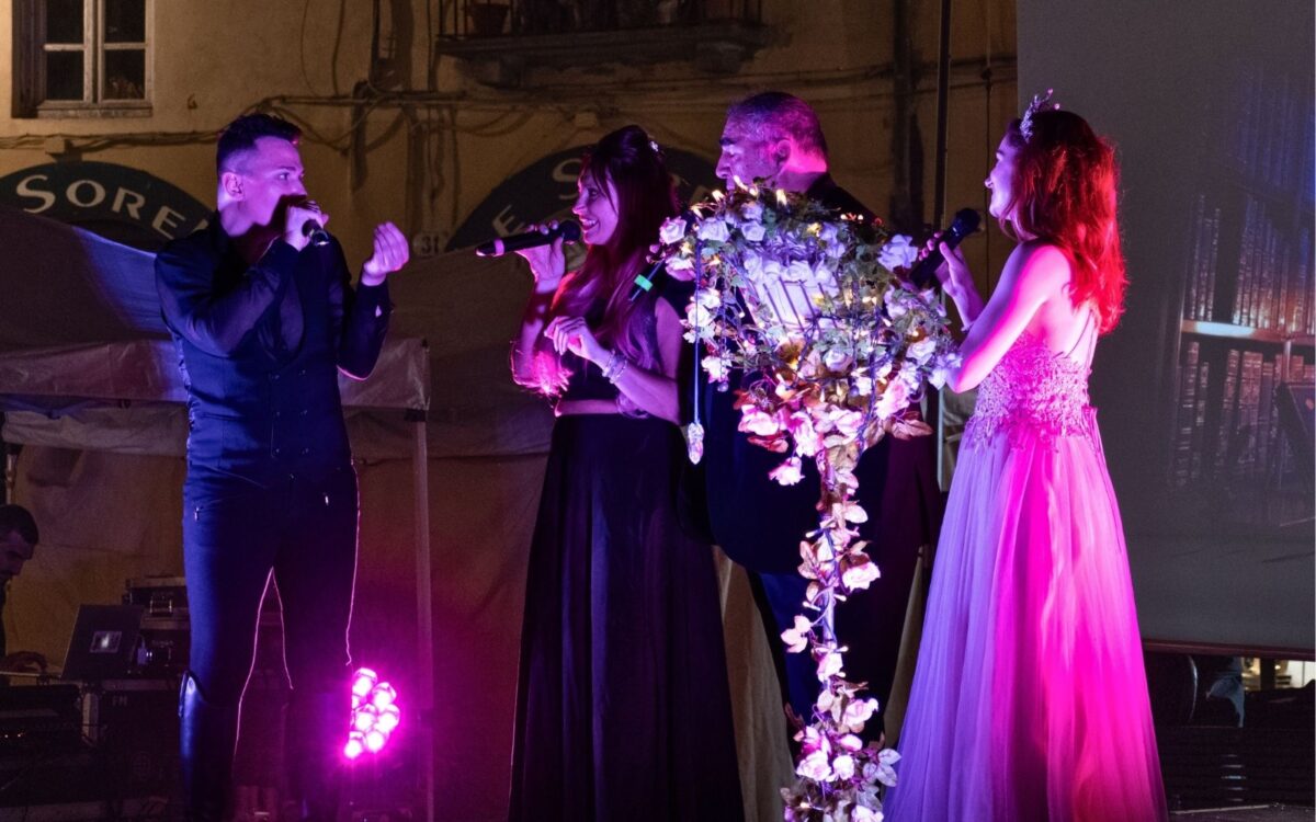 “Lucca anfiteatro festival”, la piazza si trasforma in un grande palco: successo per una giornata di musica e spettacolo