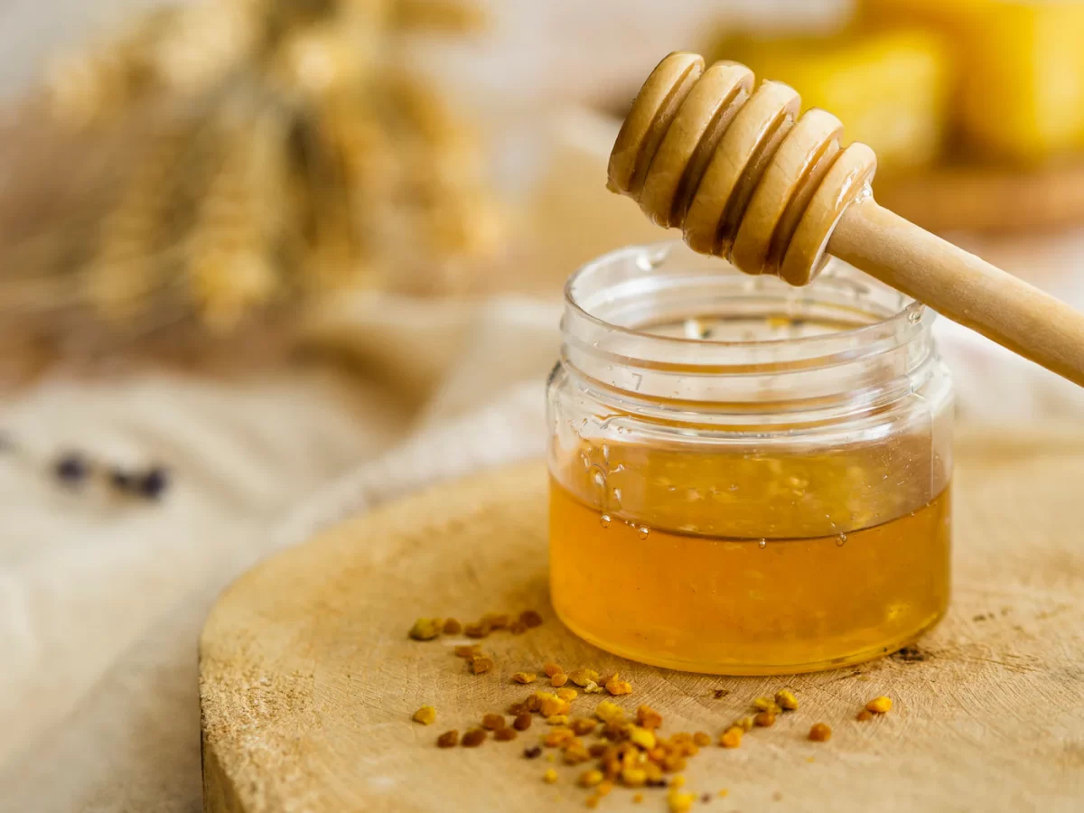Un cucchiaio del “miele da sballo” e va in crisi respiratoria: minorenne lotta per la vita