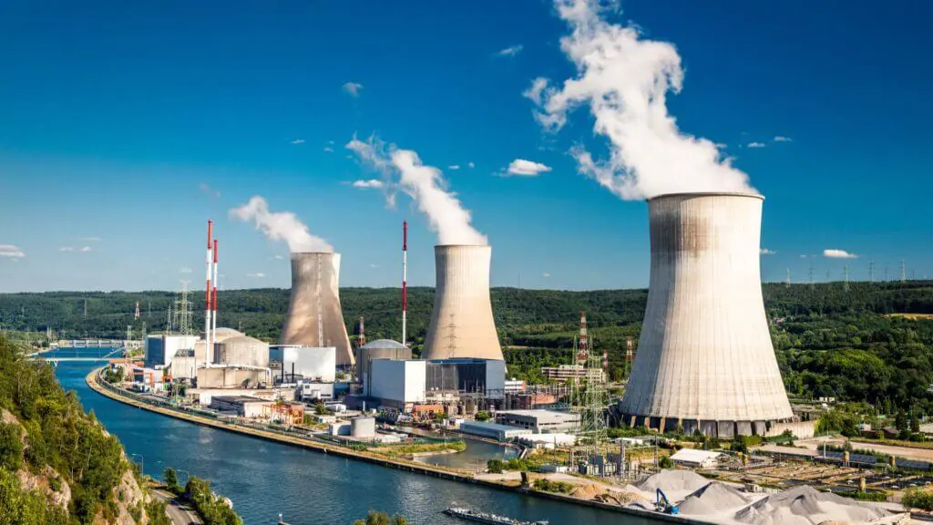 Via libera della Camera al Ddl sul nucleare: mini reattori al posto delle vecchie centrali