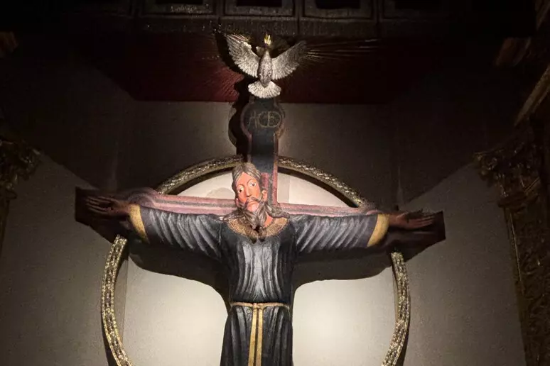 Torna visibile nel tempietto della Cattedrale di Lucca il Volto santo