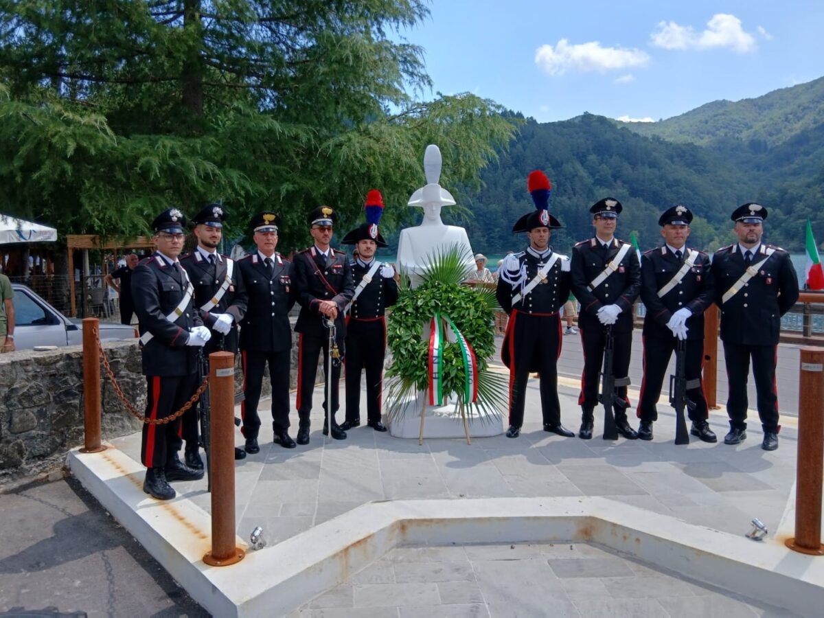 Minucciano celebra il primo anniversario dell’intitolazione di Piazza Caduti dell’arma dei carabinieri