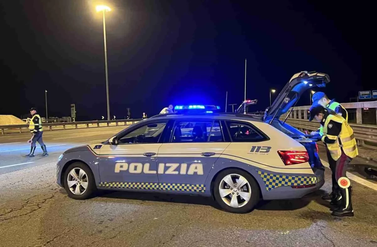 Viareggio, doveva essere in carcere ma era in autostrada, arrestato dalla polizia stradale
