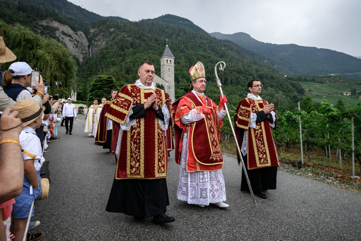 I Lefebvriani ordinano quattro vescovi, è scisma con Roma