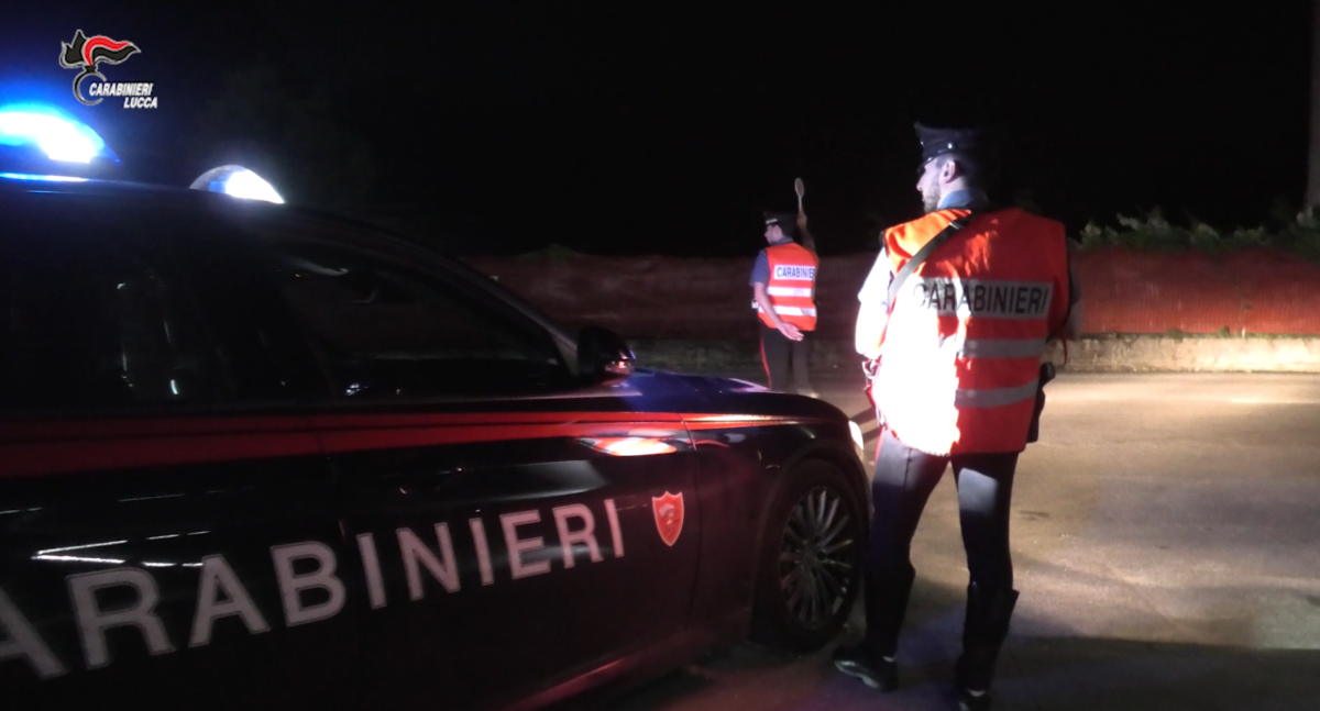 Lucca, due arresti e una denuncia per un automobilista da parte dei carabinieri