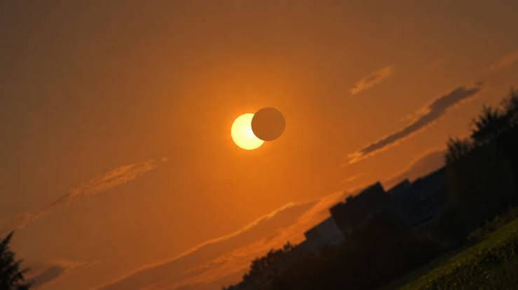 La magia dell’eclissi di Sole del 12 agosto, dove guardarla in Toscana