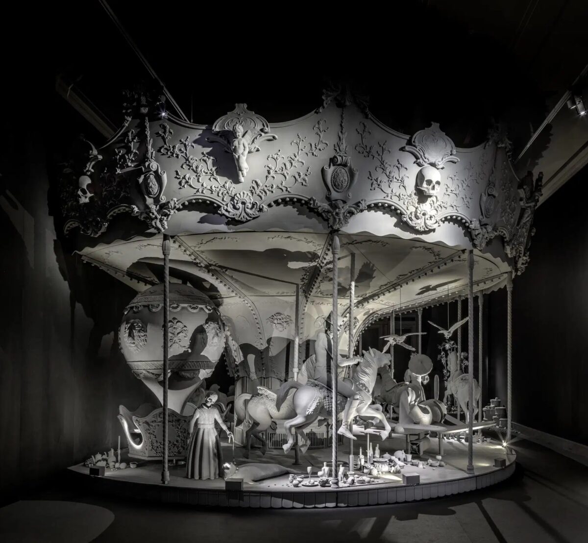Lucca, la “Giostra macabra” e immobile di Hans Op de Beeck a Vorno si potrà visitare fino al 25 ottobre