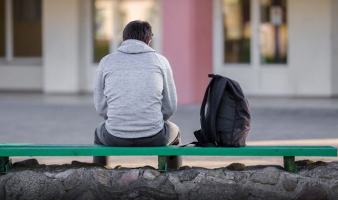 La fidanzata lo lascia, 15enne chiama il 112 in preda al panico: “Aiuto, temo di perdere il controllo”