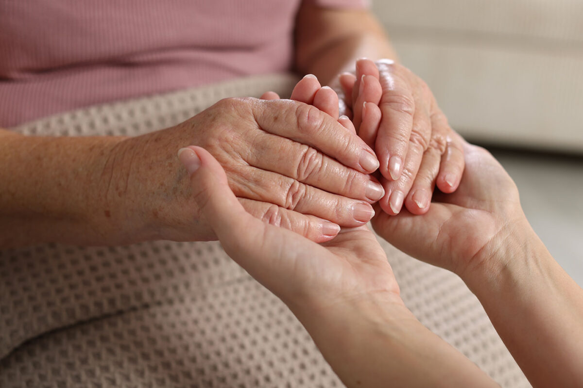 Giornata europea dei caregiver: in Italia sono oltre 12 milioni ma manca ancora il riconoscimento legislativo